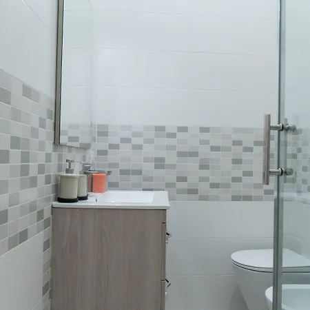 לינה וארוחת בוקר Essential Botanic 3*